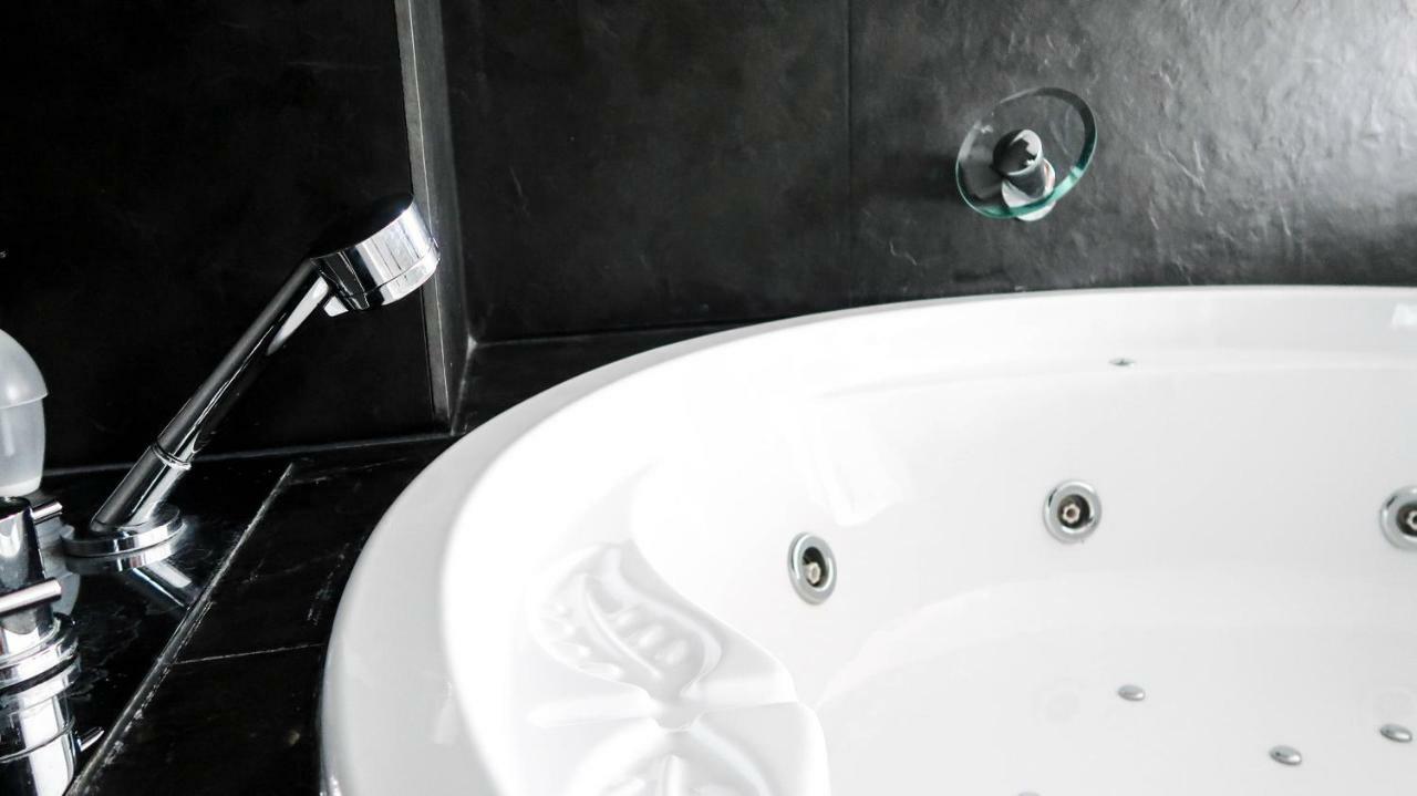 Black And White Suitte "Marques" Noja Εξωτερικό φωτογραφία