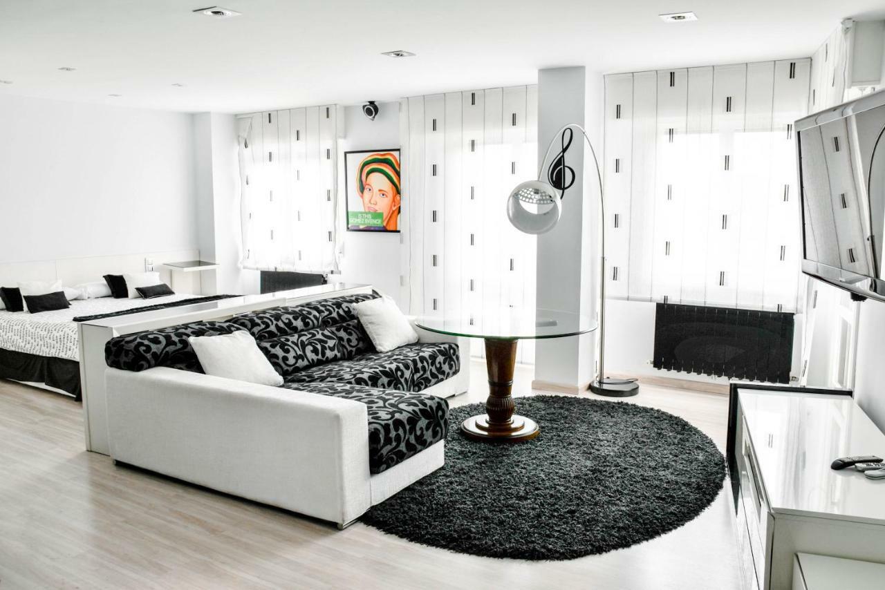 Black And White Suitte "Marques" Noja Εξωτερικό φωτογραφία